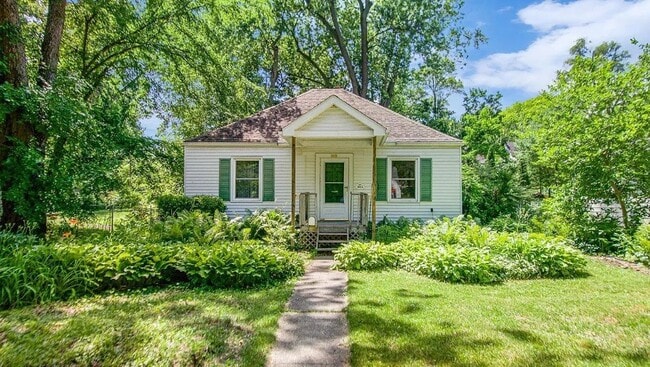property at 1015 Arborview Blvd