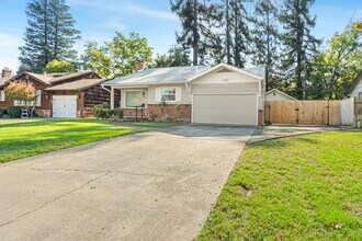 2124 Maryal Dr in Sacramento, CA - Building Photo - Building Photo