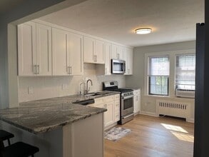 76 Common St, Unit 2 in Quincy, MA - Foto de edificio - Building Photo
