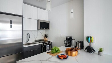 1597 York Ave in New York, NY - Building Photo - Building Photo