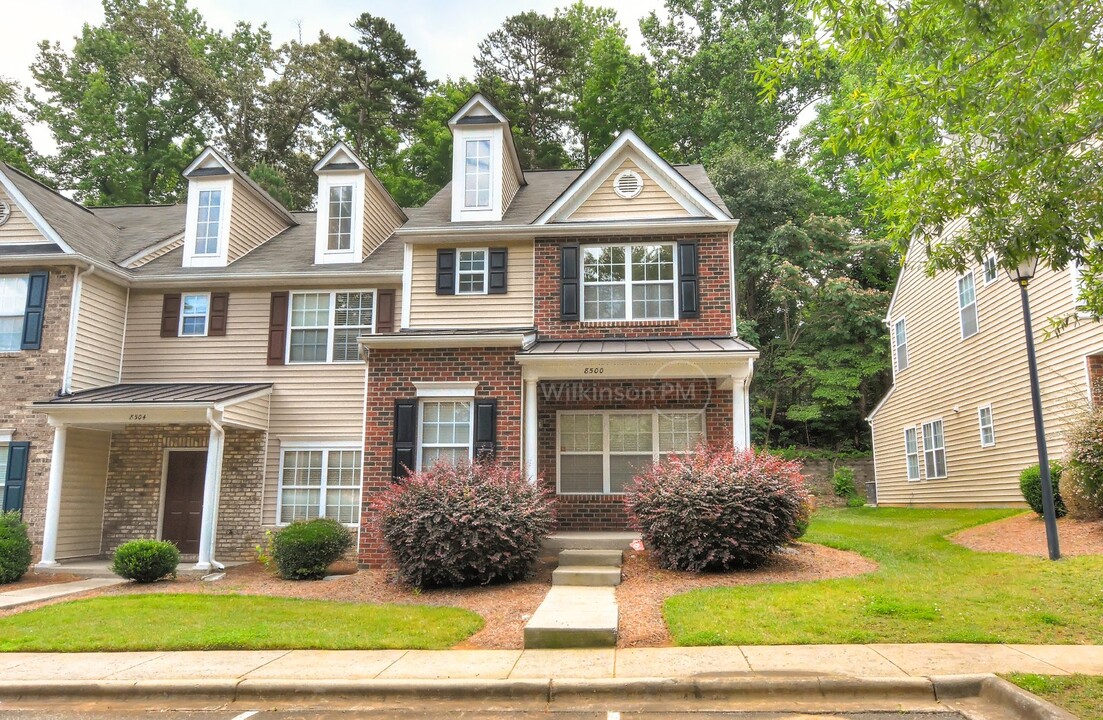 8500 Summer Glen Cir in Charlotte, NC - Foto de edificio