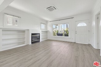 2022 Vineyard Ave in Los Angeles, CA - Building Photo - Building Photo
