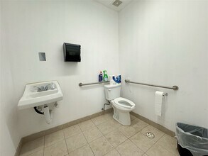 12317 Bellaire Blvd in Houston, TX - Building Photo - Building Photo