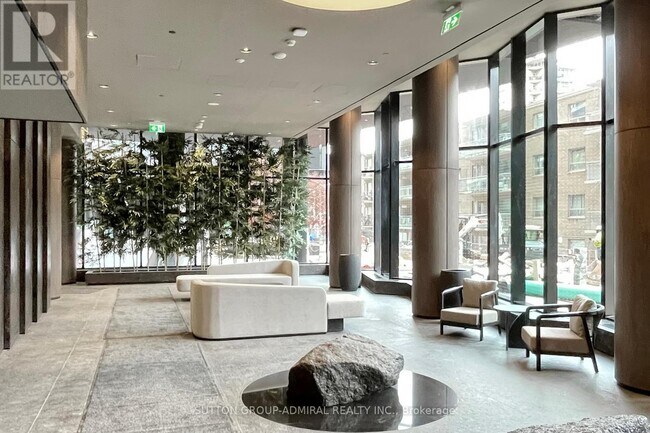 120 Broadway Ave in Toronto, ON - Building Photo - Building Photo