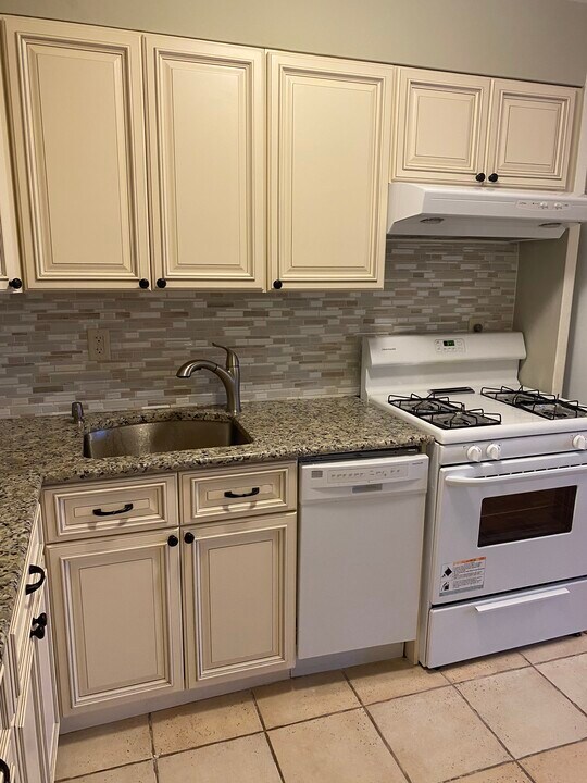 123 S Adelaide Ave, Unit 5N in Highland Park, NJ - Building Photo