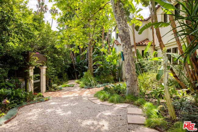 1745 N Vista St in Los Angeles, CA - Building Photo - Building Photo