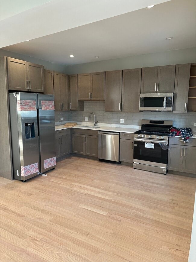 3404 N Lavergne Ave, Unit 2 in Chicago, IL - Foto de edificio - Building Photo