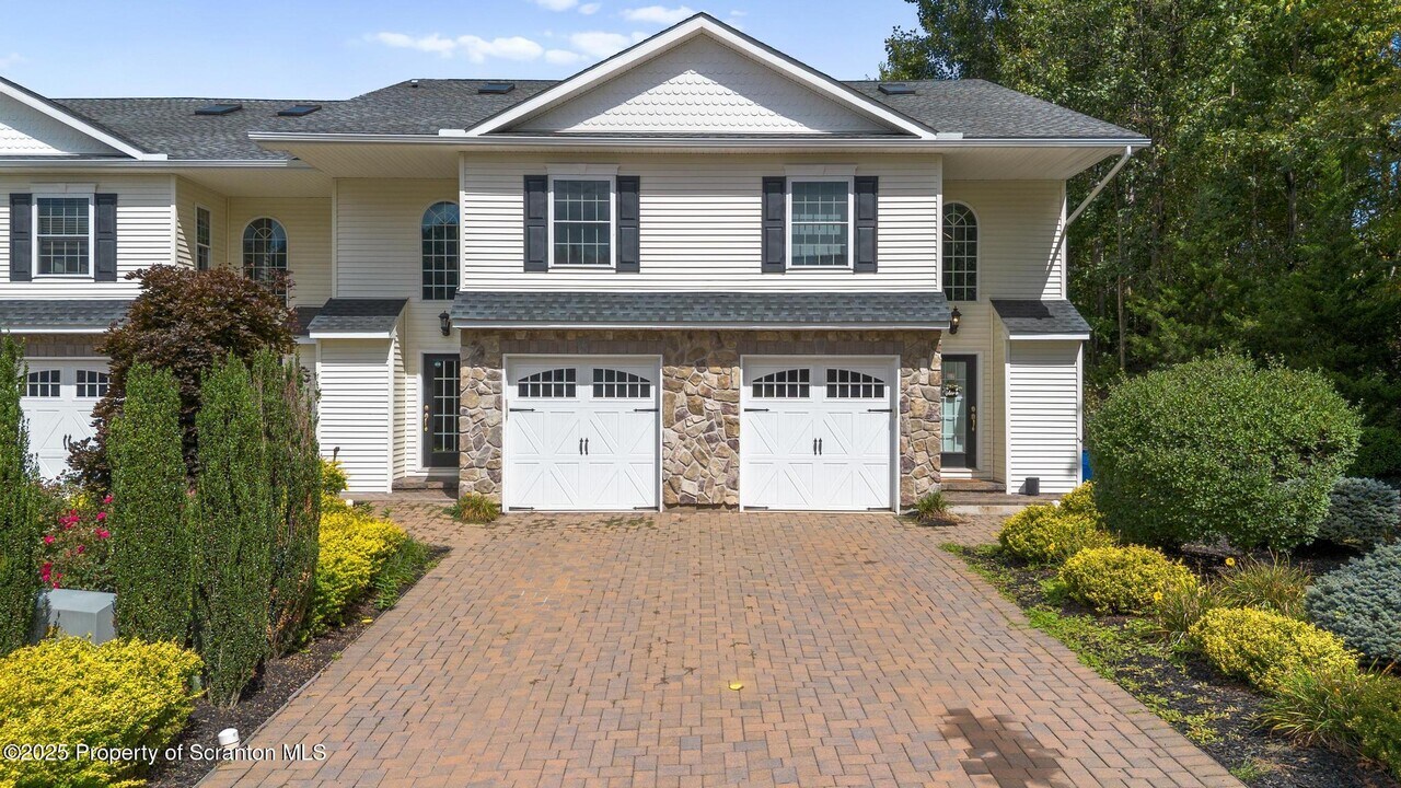 371 Orchard St in Old Forge, PA - Building Photo