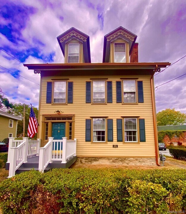 6 Willow Ave in Cornwall, NY - Foto de edificio