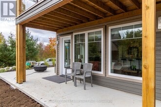 2 Tree Tops Ln in Huntsville, ON - Building Photo - Building Photo