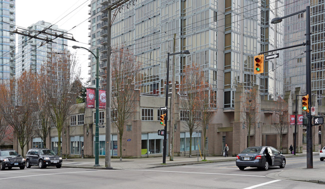 Pacific Place Landmark II in Vancouver, BC - Building Photo - Building Photo