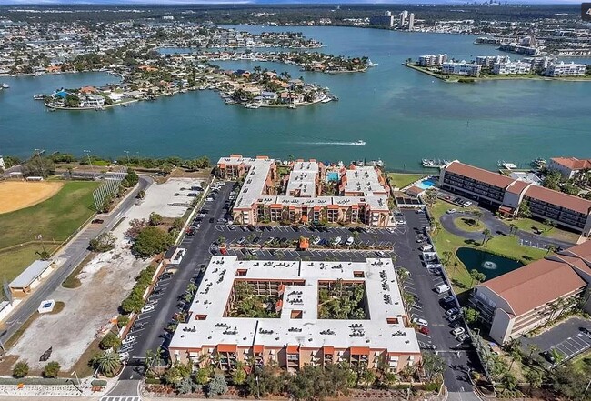 8911 Blind Pass Rd, Unit 215 in St Pete Beach, FL - Building Photo - Building Photo