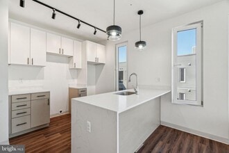4240 Chestnut St in Philadelphia, PA - Foto de edificio - Building Photo