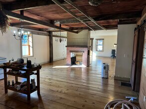 106 Wheelock Ave in Millbury, MA - Foto de edificio - Building Photo