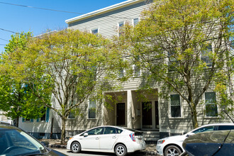 235 Charles St in Cambridge, MA - Foto de edificio - Building Photo