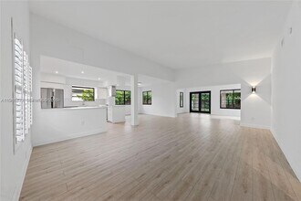 7525 Adventure Ave in North Bay Village, FL - Building Photo - Building Photo