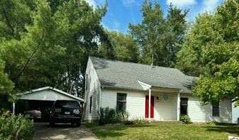 5904 Phyllis St in Bloomington, IN - Building Photo