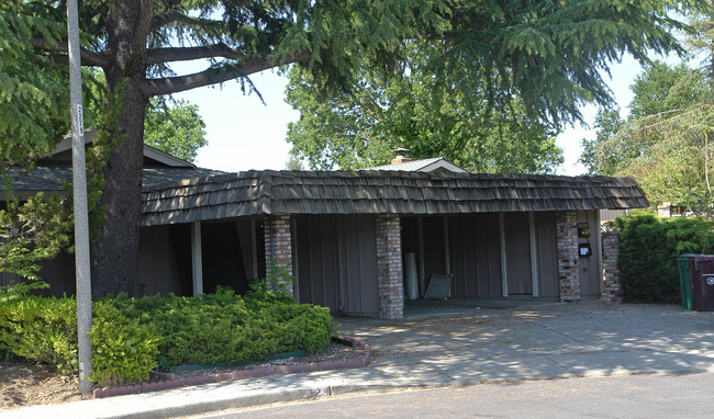 30 Sutters Mill Ct in Walnut Creek, CA - Foto de edificio - Building Photo