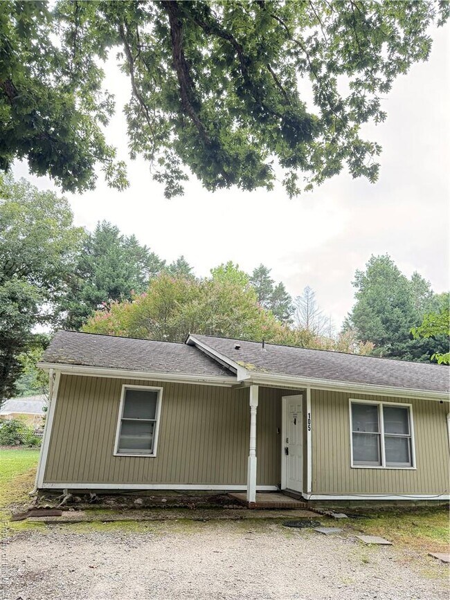 105 Lewis Cir in Williamsburg, VA - Building Photo - Building Photo