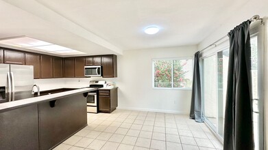 337 N Melrose Dr in Vista, CA - Building Photo - Building Photo