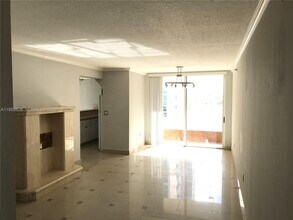 2642 Collins Ave in Miami Beach, FL - Building Photo - Building Photo