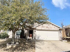 8441 Little Fawn Ln in Dallas, TX - Building Photo