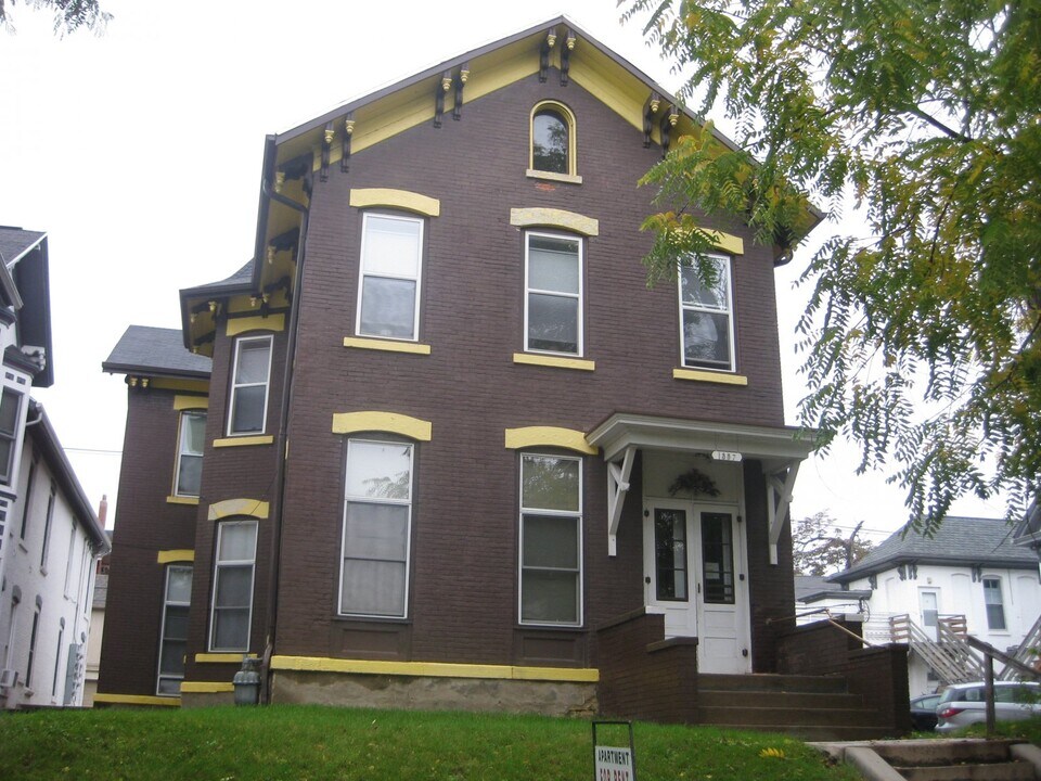 1357 Main St in Dubuque, IA - Building Photo