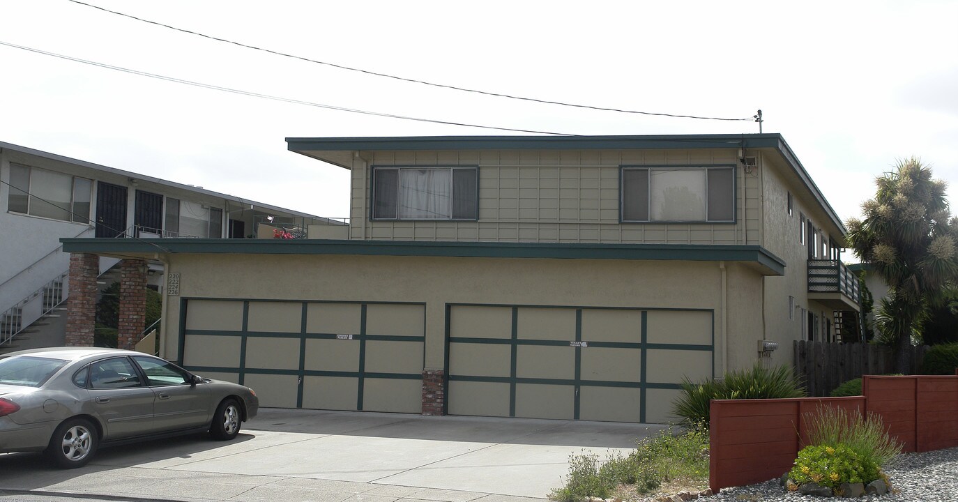 220-226 Flanders Ct in Hayward, CA - Foto de edificio