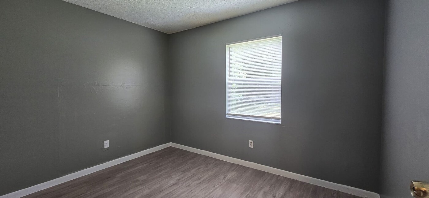 8214 N 17th St-Unit -B in Tampa, FL - Foto de edificio