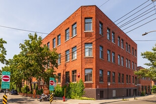 4361 De Bullion Rue in Montréal, QC - Building Photo