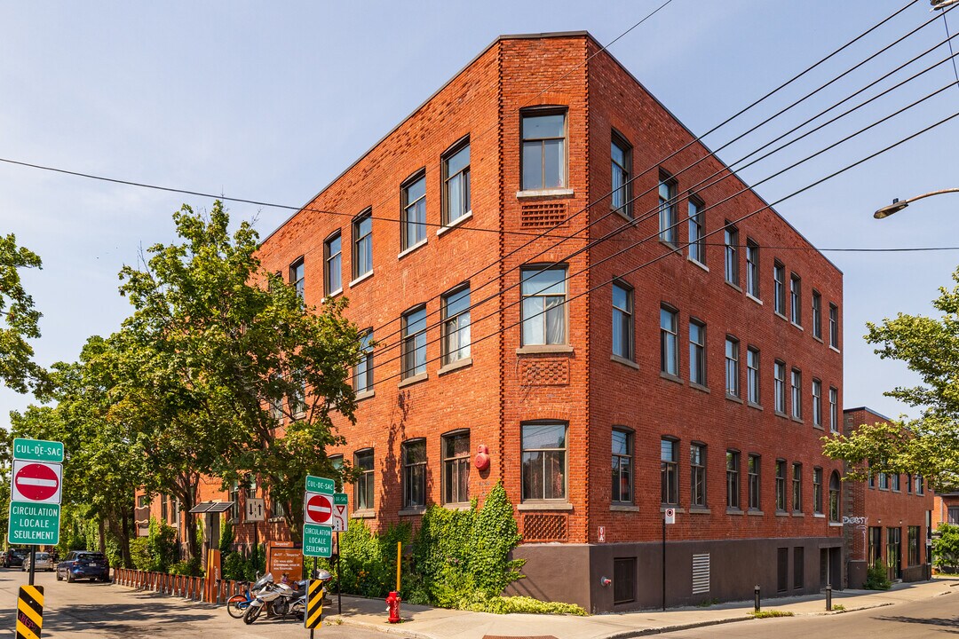 4361 De Bullion Rue in Montréal, QC - Building Photo