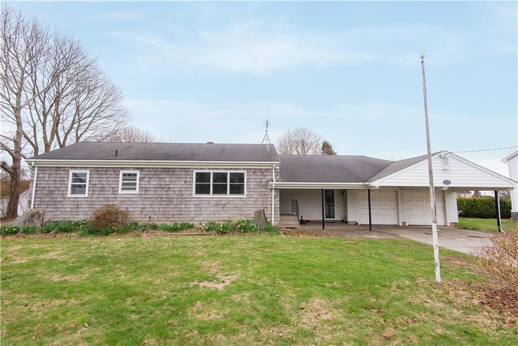 214 Morrison Ave in Middletown, RI - Building Photo