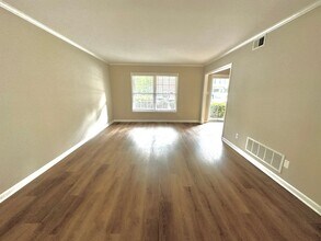 5123 Lawndale Dr in Greensboro, NC - Building Photo - Building Photo