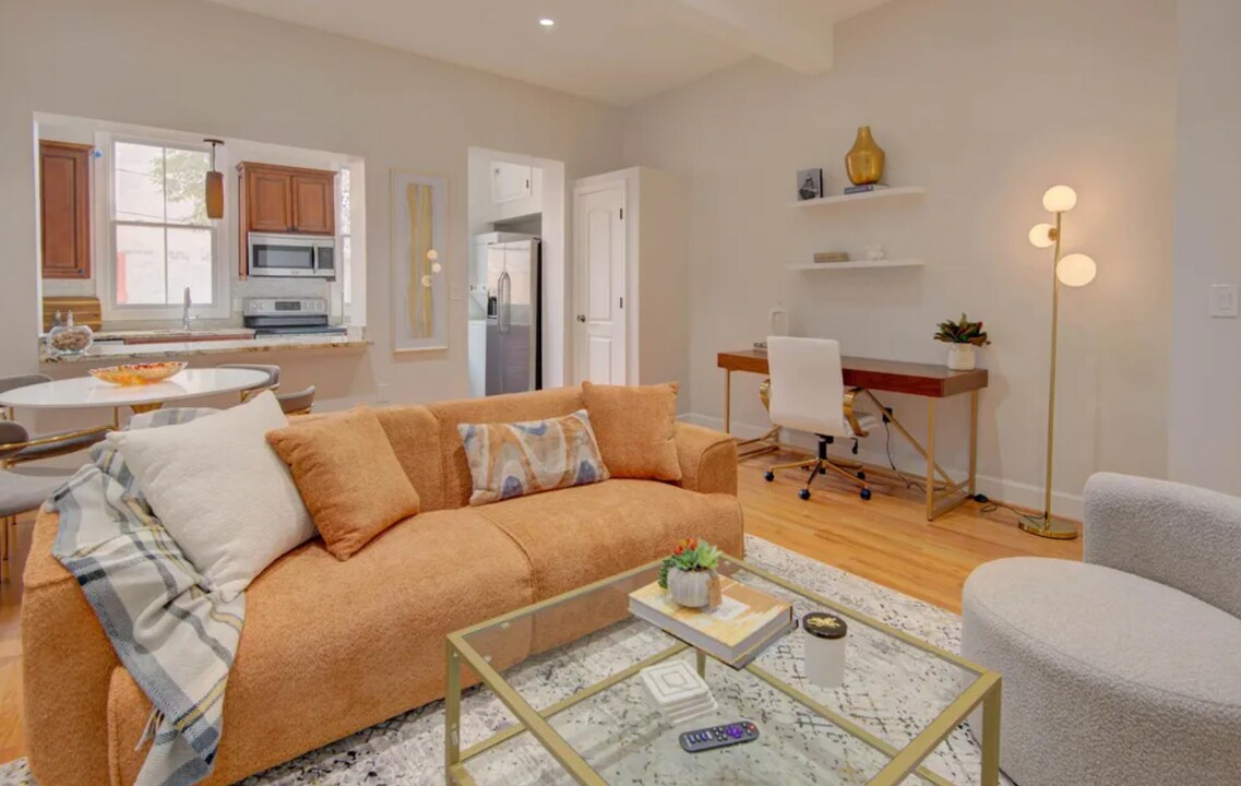 208 T St NE in Washington, DC - Building Photo