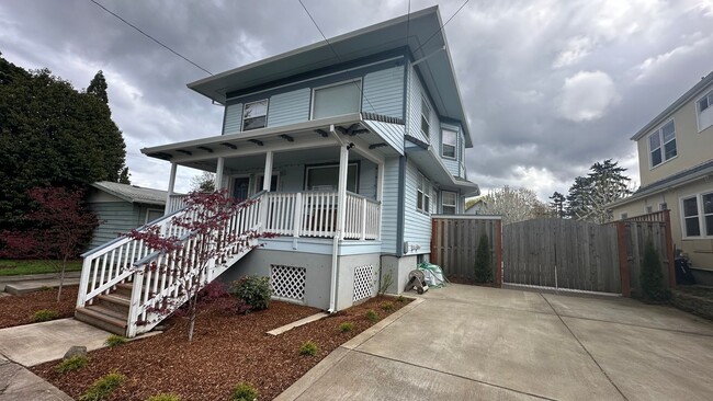 3910-3912-3912 SE 32nd Ave in Portland, OR - Building Photo - Building Photo