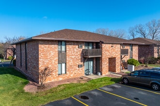 Springdale Apartments in Appleton, WI - Foto de edificio - Building Photo