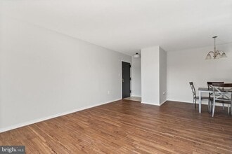 561 Florida Ave in Herndon, VA - Building Photo - Building Photo