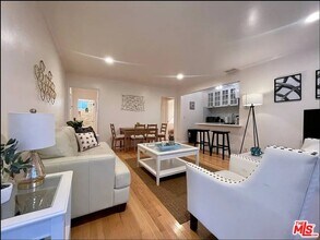 834 Lincoln Blvd in Santa Monica, CA - Building Photo - Building Photo