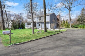 54 Country Club Rd in Darien, CT - Building Photo - Building Photo