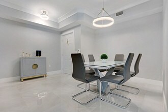 360 Crestwood Cir-Unit -204 in Royal Palm Beach, FL - Building Photo - Building Photo