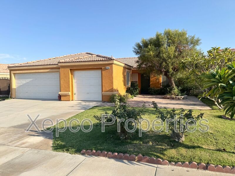 82143 Pinyon Ave in Indio, CA - Building Photo