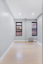 E 5TH ST., Unit 2AB in New York, NY - Foto de edificio - Building Photo
