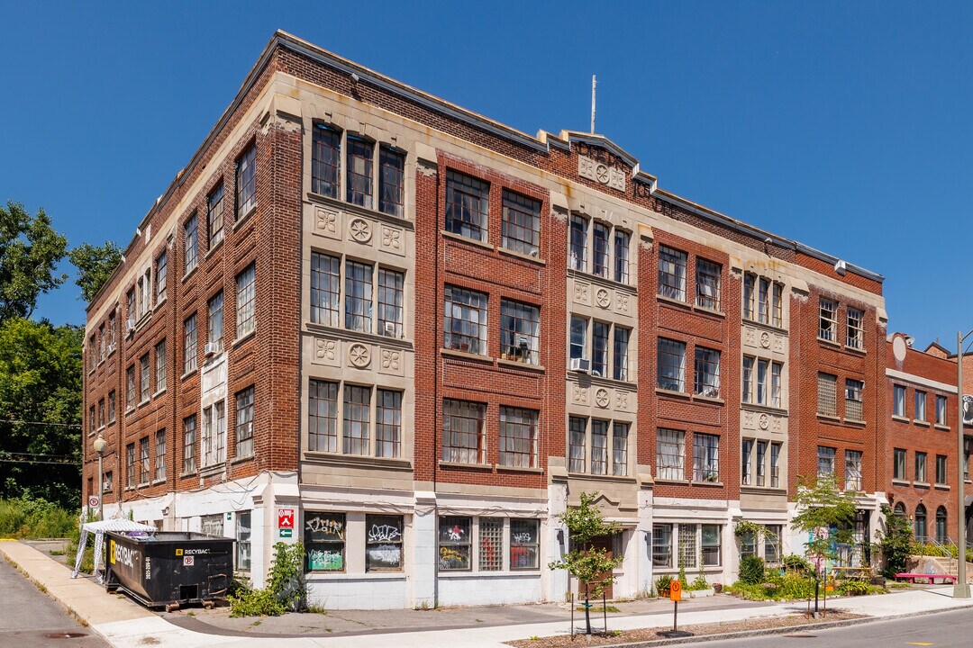 3035 Saint-Antoine Rue O in Westmount, QC - Building Photo