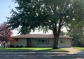 127 S Union St in Kennewick, WA - Building Photo