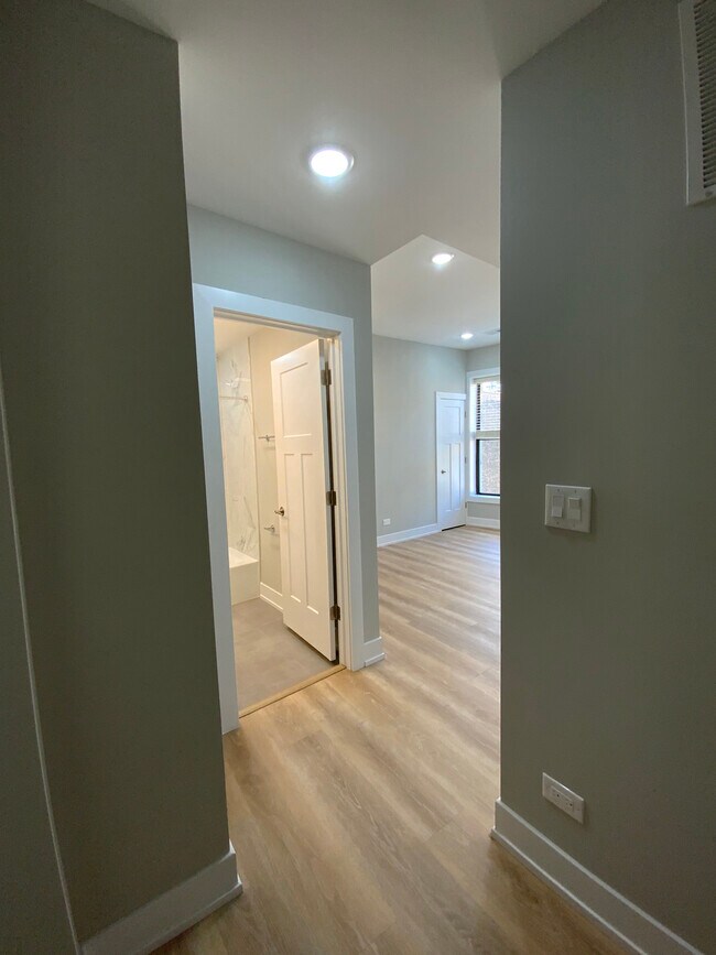 440 W Belden Ave, Unit #432-06 in Chicago, IL - Building Photo - Building Photo