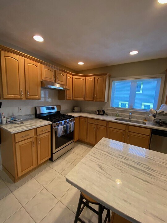 55 Farragut Ave, Unit 1 in Somerville, MA - Building Photo