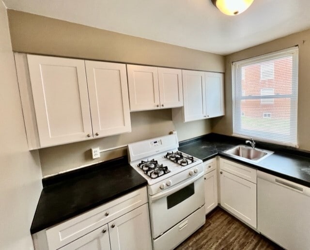 Knoxville Manor Apartments in Peoria, IL - Building Photo - Building Photo