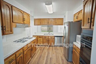 19555 Four Oaks St in Santa Clarita, CA - Building Photo - Building Photo