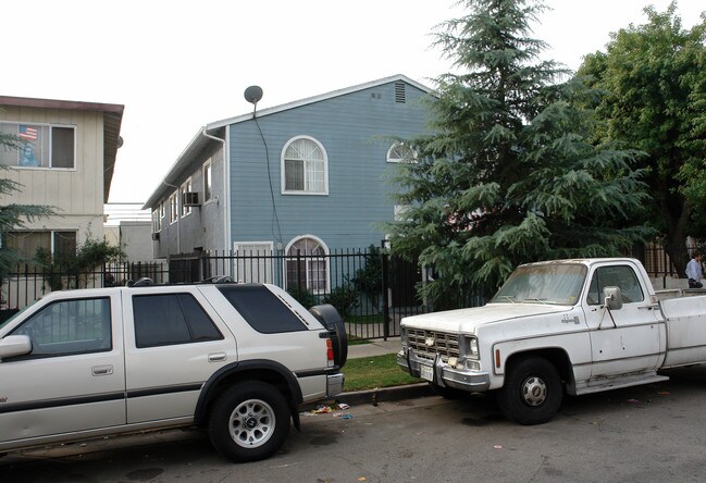 14228 Calvert St in Van Nuys, CA - Building Photo - Building Photo