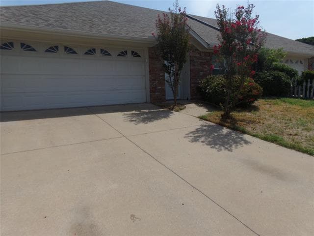 1005 Teresa Ct in Granbury, TX - Building Photo - Building Photo